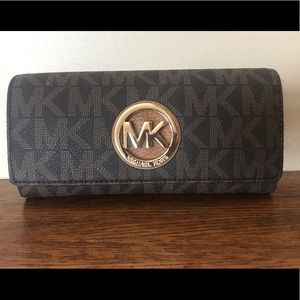 ‼️SOLD‼️Michael Kors wallet